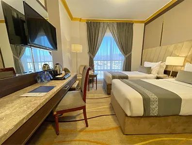 hotel-guestroom